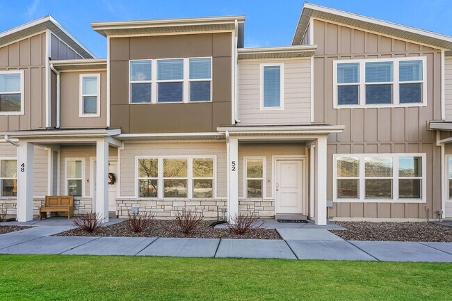 Building Photo - Spacious 3-Bed, 2.5-Bath Pet-Friendly Home with Central Air & 2-Car Garage! - Available NOW!