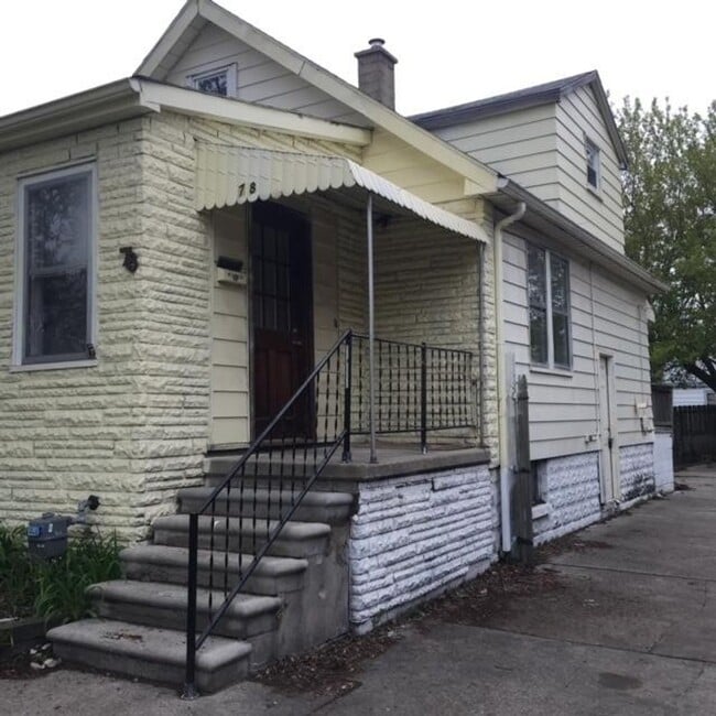 Photo - 3 Bedroom 1 Bath home in Hazel Park