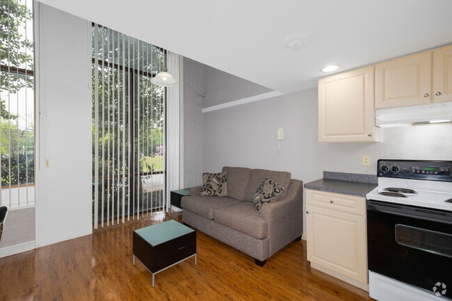 1BR, 1BA - 503SF - Living Room