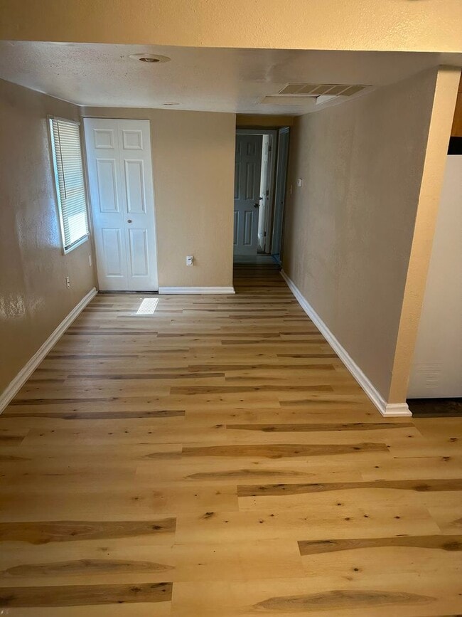 Building Photo - Newly Remodeled 2 Bed 1 Bath home!