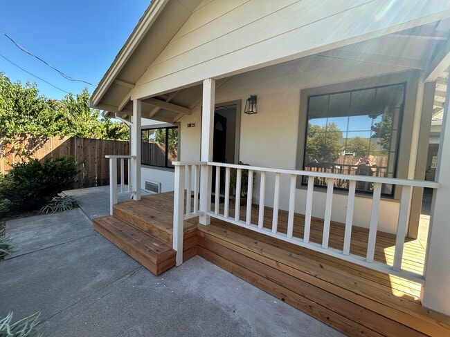 Building Photo - 18029 Poplar Ave Rental