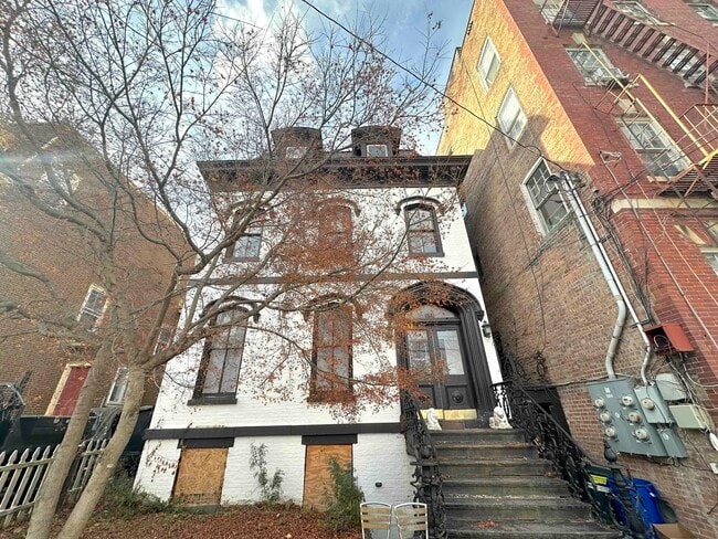 Photo - 275 Grand St Unit 3