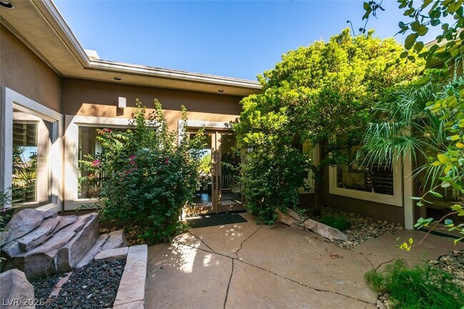 549 Regents Gate Dr