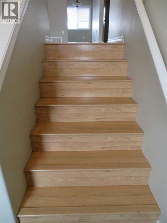 Photo - 4732-4718 18 St