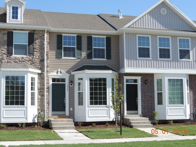 Building Photo - Darling Provo Townhome!