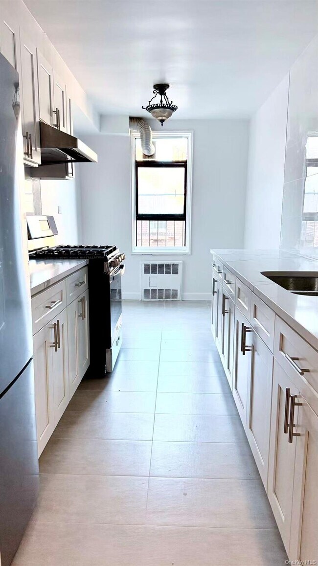 Photo - 83-60 Vietor Ave Unit 6P