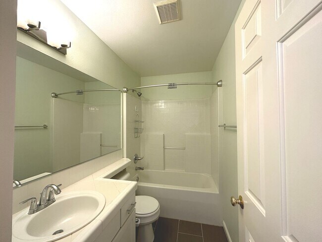 Photo - 3Bd/2.5Ba Kirkland House