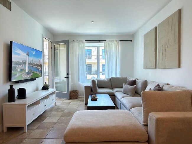 Building Photo - **150 The Promenade N #415 Long Beach** Upstairs Spacious 2 bedroom 2 bath