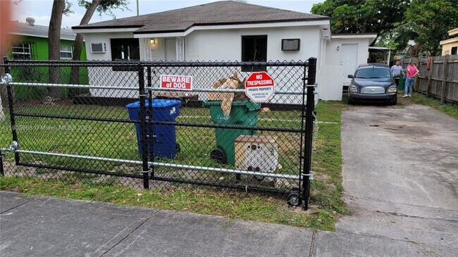 Building Photo - 941 NW 99th St Unit A