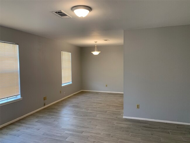 Photo - 11602 Roos Rd