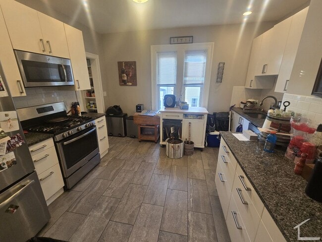 Building Photo - Watertown 3 bed 2 bath...
