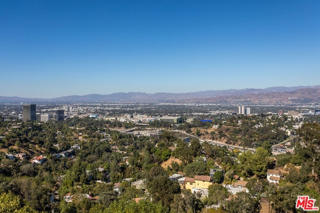 Building Photo - 7177 Pacific View Dr