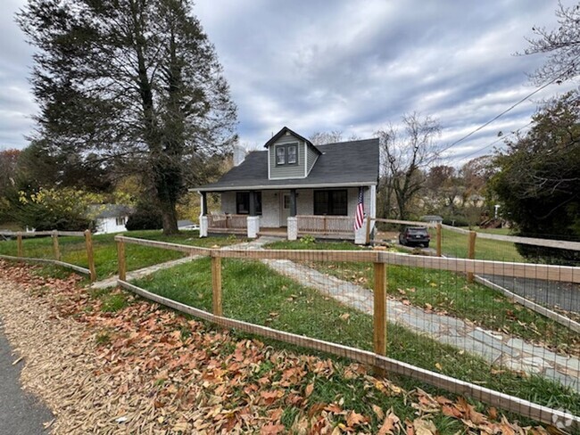 Building Photo - Renovated Brick Cape Cod in Town of Amherst Rental