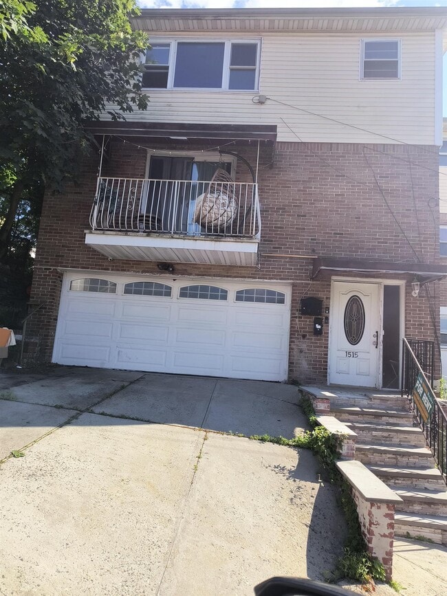 Building Photo - 1515 70th St Rental