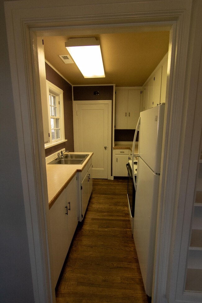 Photo - 810 E Lewis St