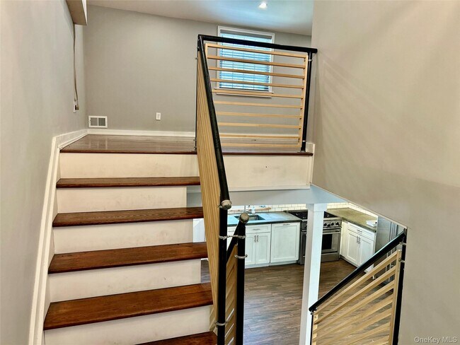 Photo - 30 Mayflower Ln