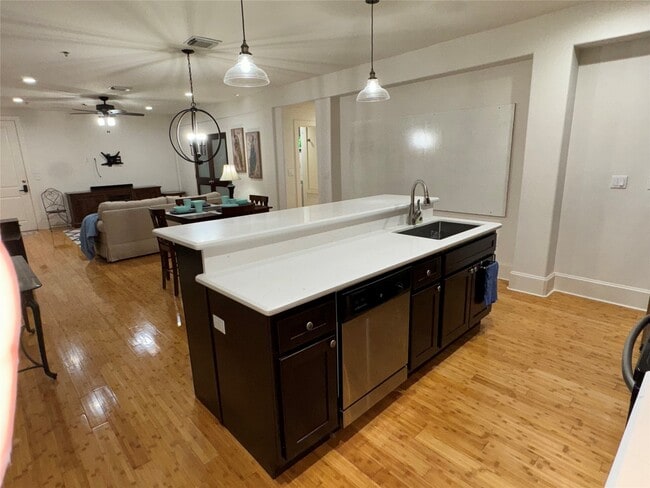 Building Photo - 2208 Postoffice St Unit 105