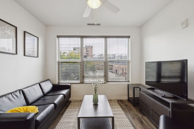 Building Photo - 305 E Front St Rental