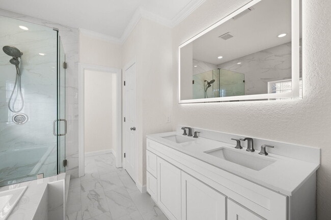 Photo - 255 Cll Escada