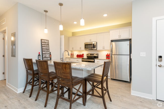 2 BR, 2 BA - 1133 SF