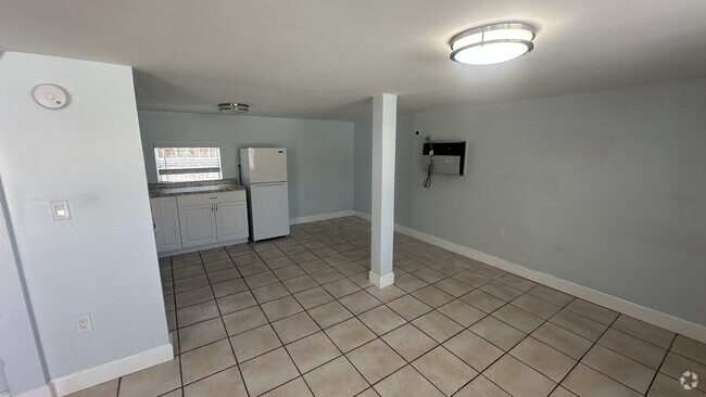 Building Photo - 340 NE 125th St Unit #4 Rental