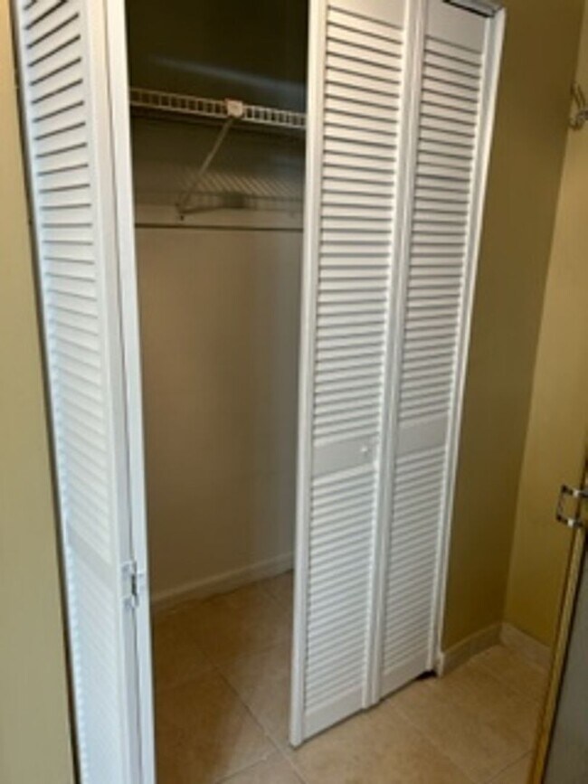 Photo - Beautiful 3 bedroom, 2 bath pool home in a...