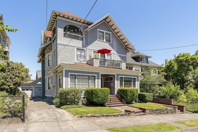 Photo - 714 NW Irving St Unidad 12