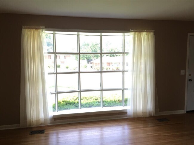 Photo - Spacious Spilt Level Home