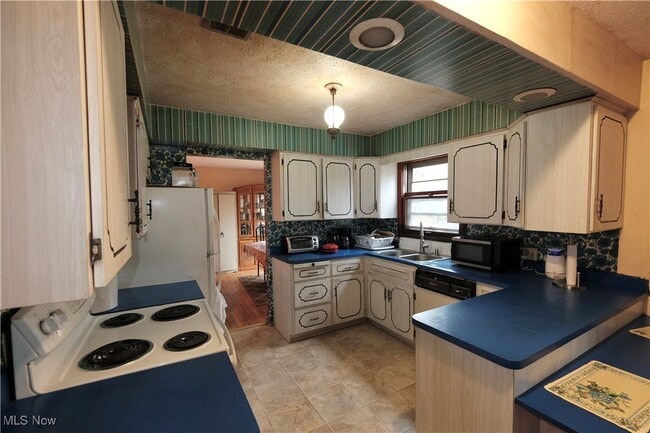 Photo - 22560 Libby Rd