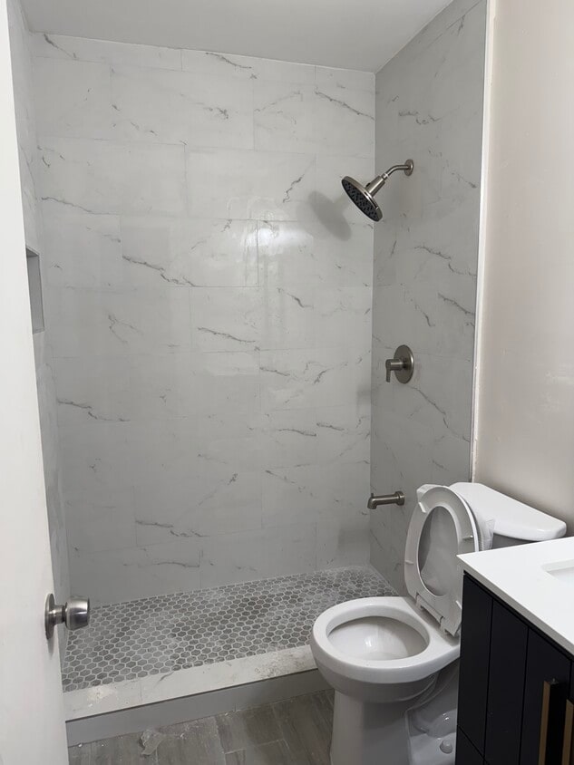 Photo - 760 W 30th St (Hialeah, FL)