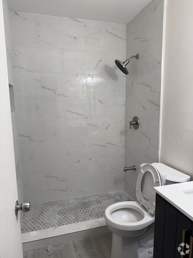 Building Photo - 760 W 30th St Unit A2 Rental