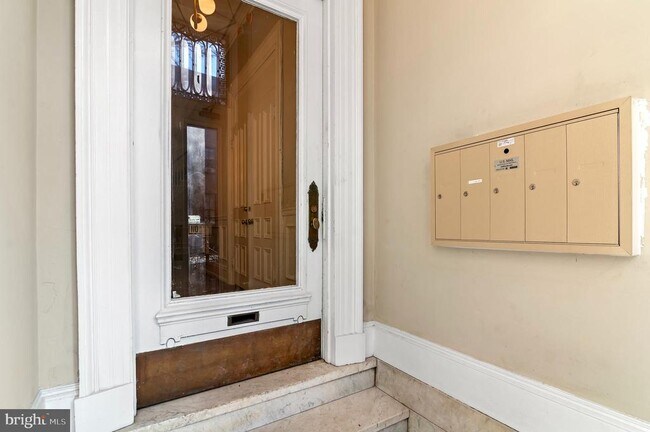 Building Photo - 919 St Paul St Unit 3FL