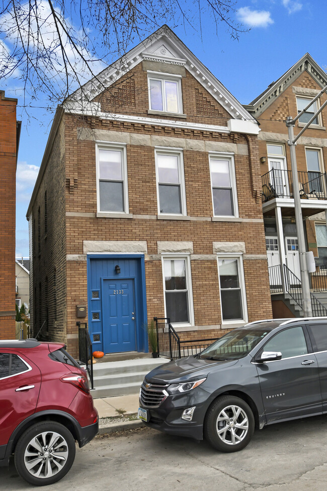Photo - 2133 N Oakley Ave Casa