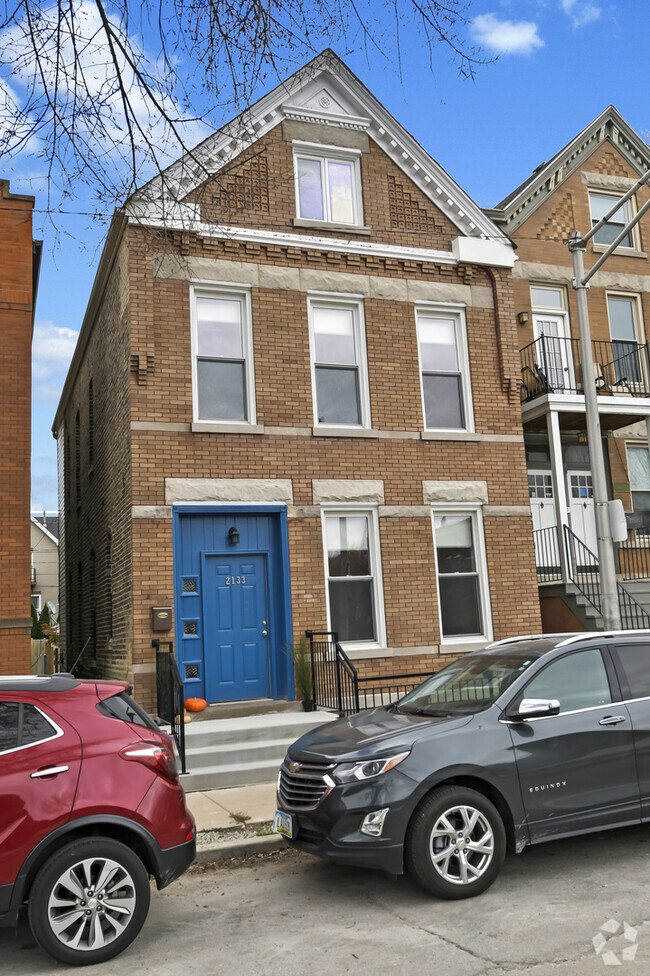 Building Photo - 2133 N Oakley Ave Rental