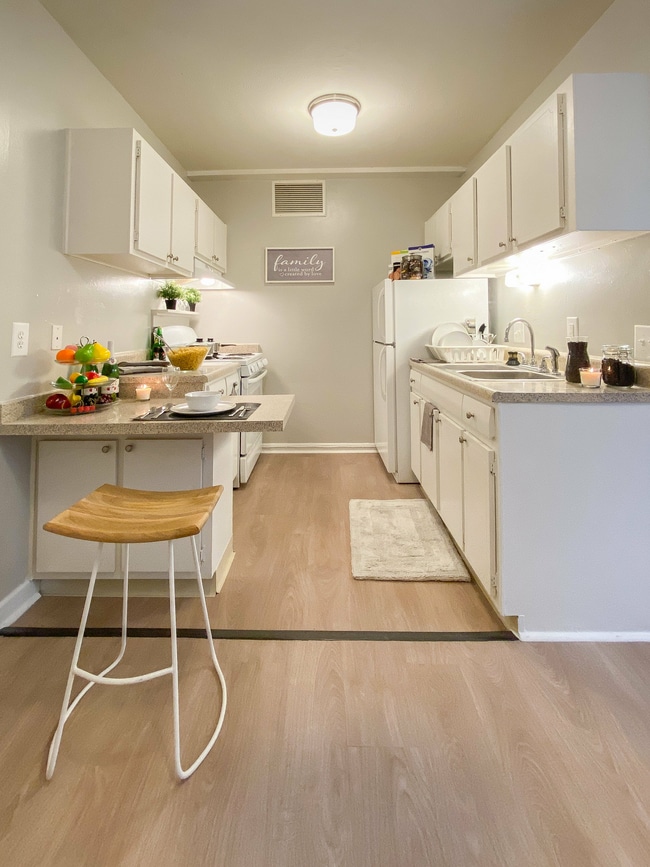 Photo - Park East - Park Knowles Apartments