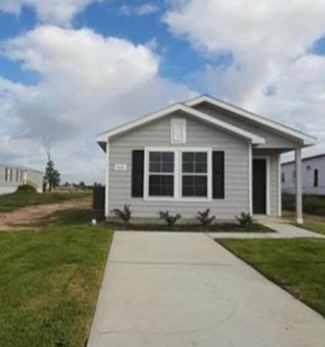Building Photo - Charming 2BR House in Cleveland