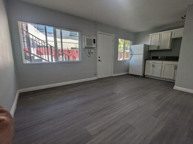Building Photo - New York Gardens Rental