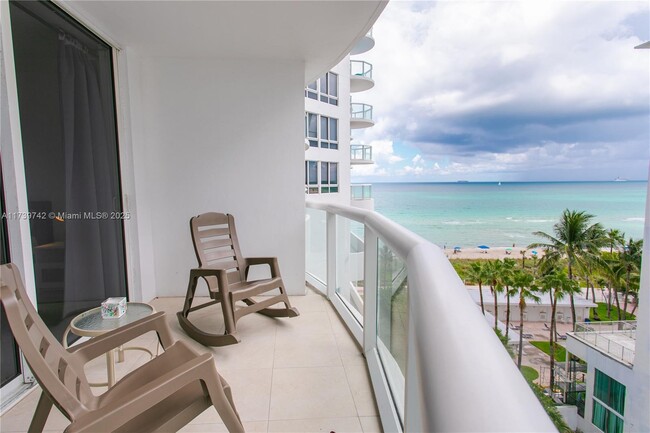 Photo - 6365 Collins Ave Unidad # 806 Rental