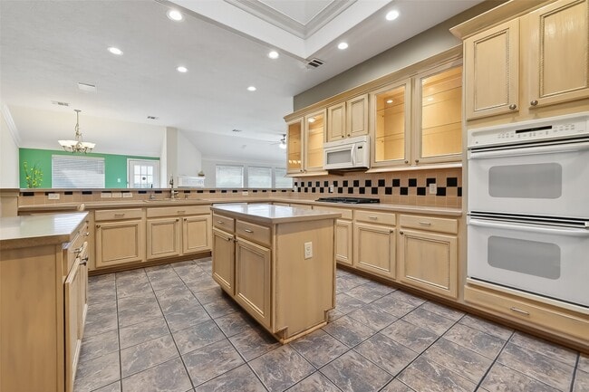 Photo - 10827 Oak Bayou Ln