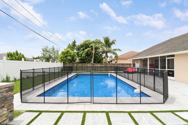 Building Photo - 2962 SW Coastal Terrace