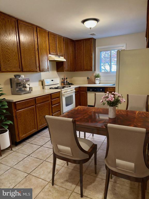 Photo - 725 Twin Holly Ln