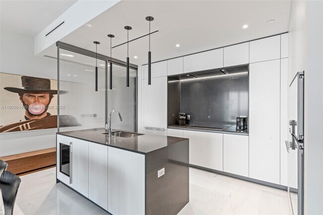 Building Photo - 300 Biscayne Blvd Way Unit 2505