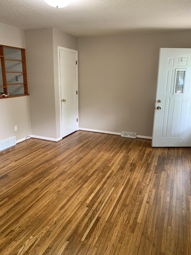 Photo - 513 W Clark St