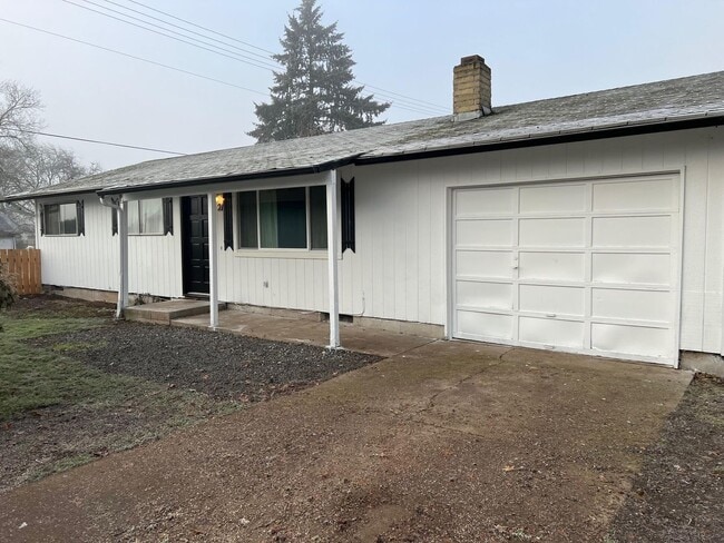 Building Photo - Springfield Home