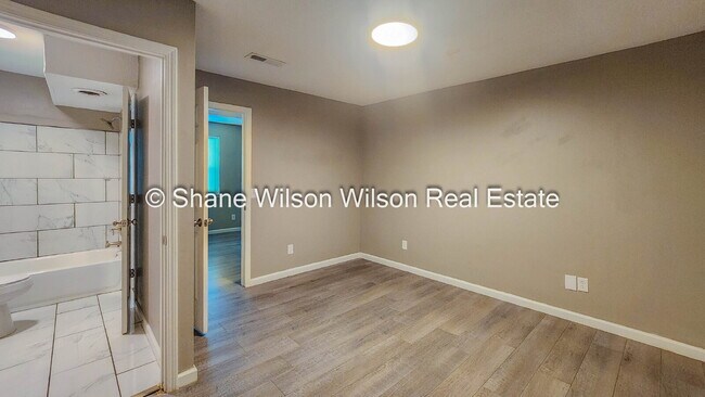 Photo - Cute little 1 BR / 1 BA apartment. Move in special! 1/2 off the first month's rent! Come View t... Unidad 105
