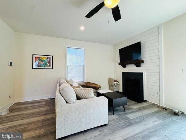 Photo - 233A Church St