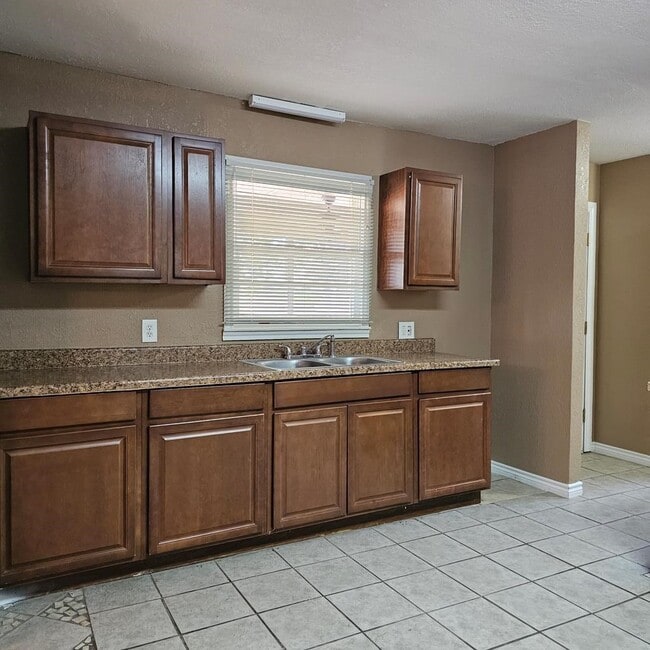 Photo - 801 W Golf Course Rd