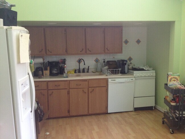 Kitchen - 4628 Henry St Unit 2