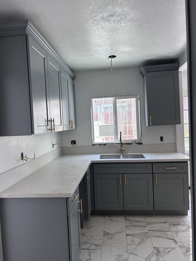 Building Photo - 1236 S Highland Ave