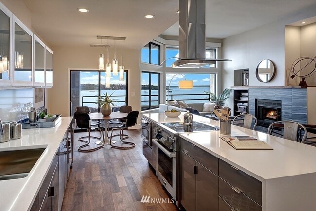 Building Photo - 2Bd/2Ba Seattle Condo Unit C10